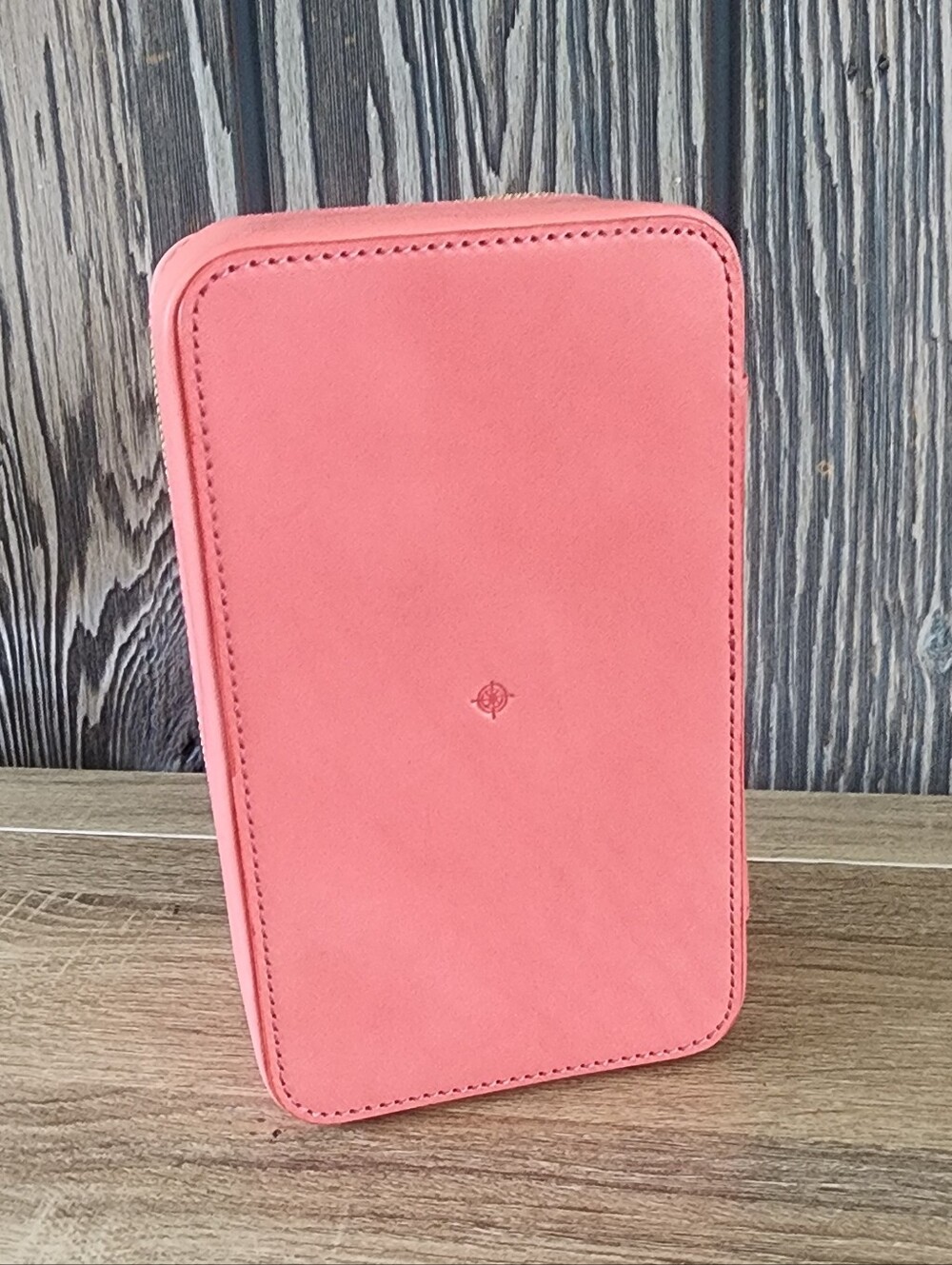 Old Trend Clivia Travel Leather Beauty Box NWT slight Flaw - Picture 6 of 8